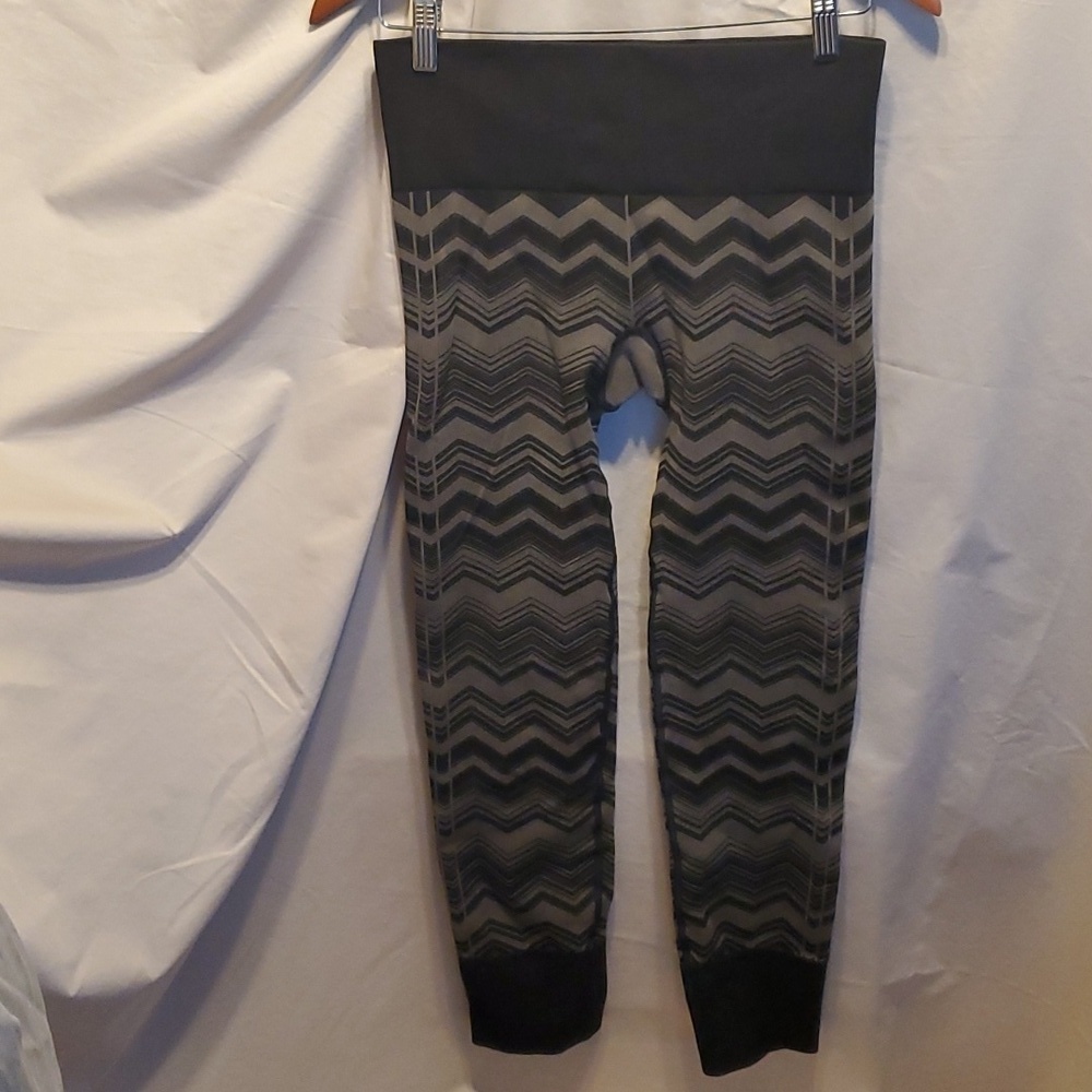 Lululemon Athletica Ebb to Street Chevron Leggings